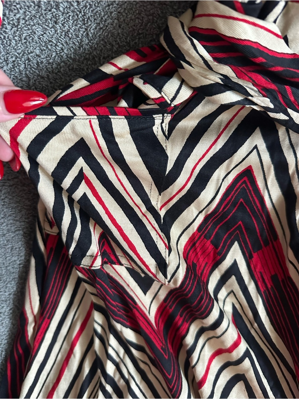 DVF Diane von Furstenberg Vintage Silk Utility Chevron Wrap Dress Red Black Sz 4 - Picture 5 of 11
